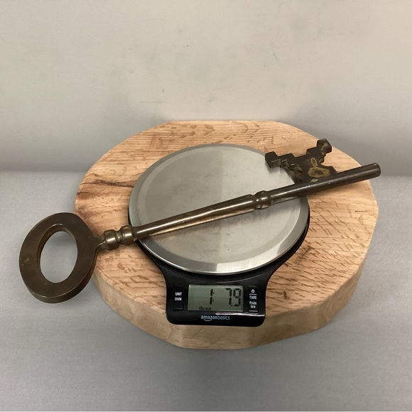 Vintage & Solid Brass & Huge - Skeleton Type Key Wall Hanger - Paperweight - Picture 9 of 10